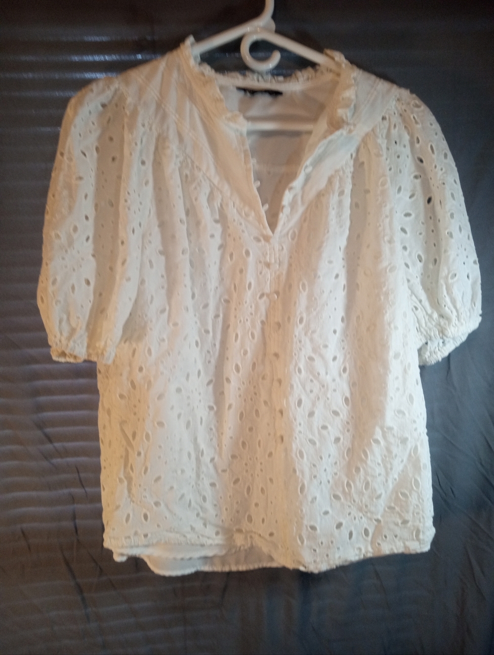 Pretty Garden Eyelet Cotton V-Neck Puff Sleeve Top - White